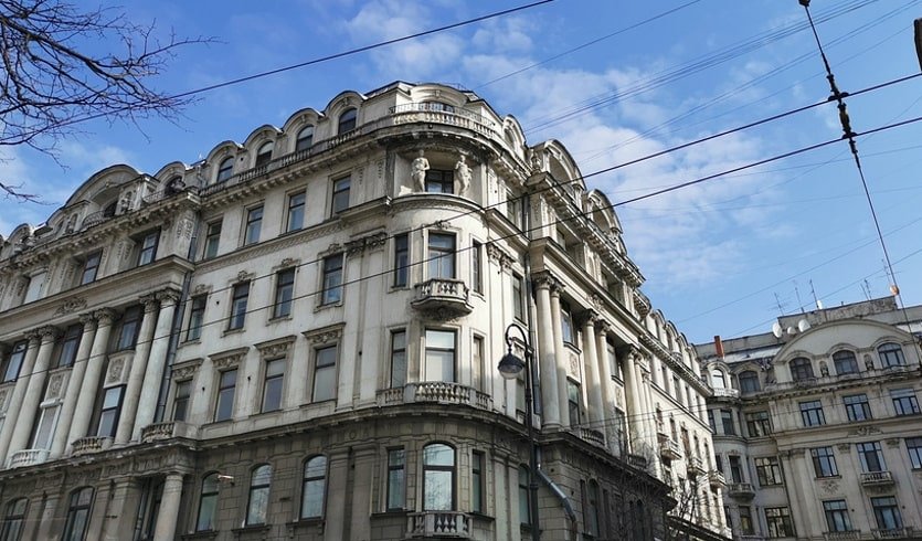 Дворы и парадные Петроградской стороны – пешеходные экскурсии от 700 рублей