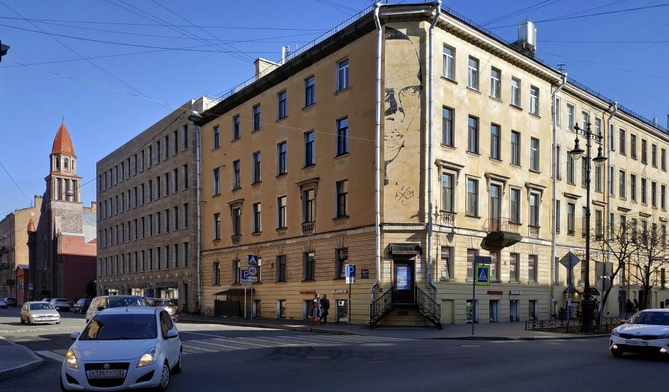 Портрет Хармса на доме 11 по ул. Маяковского – пешеходные экскурсии от 1100 рублей Портрет Хармса на доме 11 по ул. Маяковского – пешеходные экскурсии от 1100 рублей