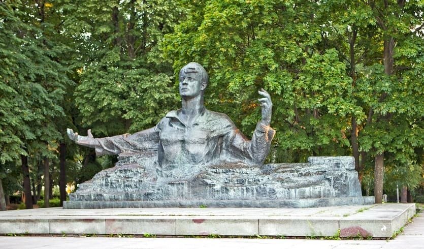 Памятник С. А. Есенину – туры по Центральной России от 13500 рублей