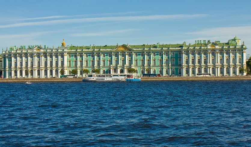 Вид на Эрмитаж с Невы – водные обзорные от 1800 рублей