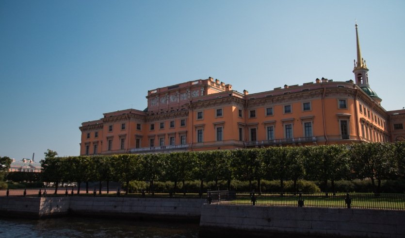 Парадный Петербург – водные экскурсии по рекам и каналам Парадный Петербург – водные экскурсии по рекам и каналам