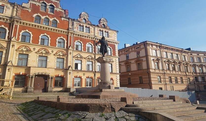 Памятник Торгильсу Кнутссону - Индивидуальные экскурсии в Санкт-Петербурге от 4650 рублей