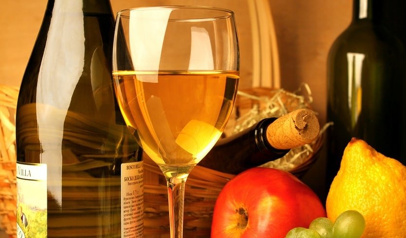 Бокал белого вина с корзиной – интерьерные экскурсии от 3200 рублей