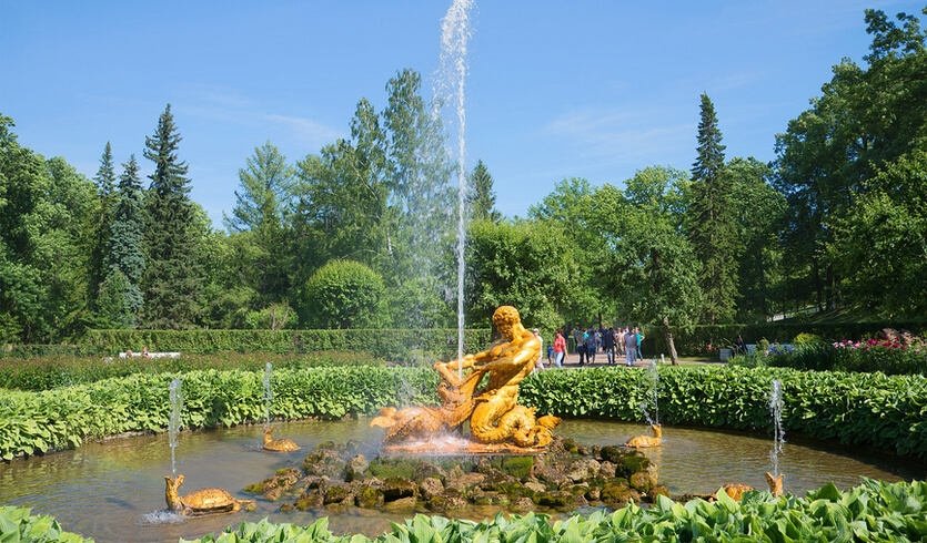 Фонтан Тритон в Нижнем парке — Автобусные экскурсии от 2000 рублей