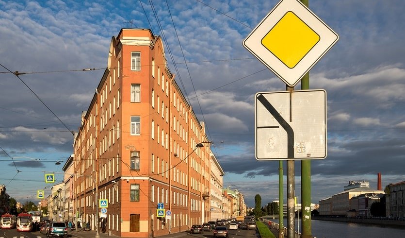 Садовая улица: шоколад, табак и деньги (с посещением парадных и выходом на крышу) – фото №1 – Фотобанк Лори/ Евгений Прокофьев   Садовая улица: шоколад, табак и деньги (с посещением парадных и выходом на крышу) – Пешеходные экскурсии