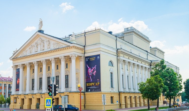 Татарский академический государственный театр оперы и балета имени Мусы Джалиля. Площадь Свободы. Город Казань.