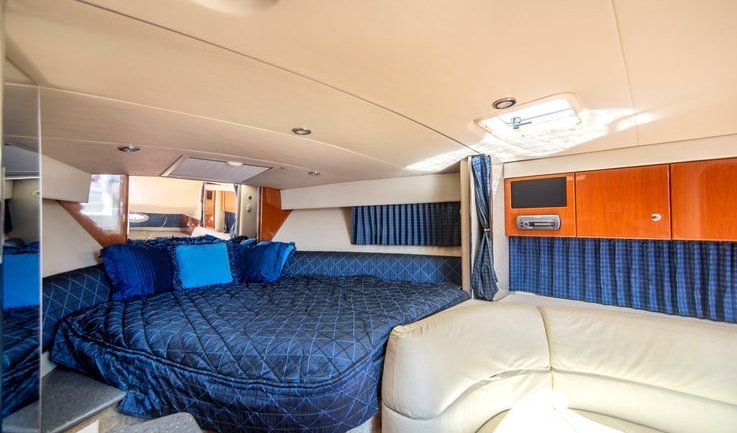 Каюта – аренда катера в СПб от 20000 рублей Каюта – аренда катера в СПб от 20000 рублей