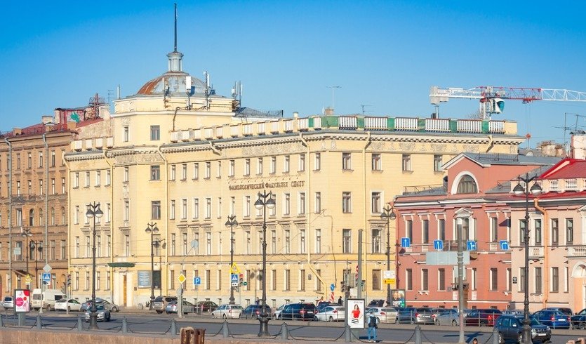 Санкт-Петербург, набережная Лейтенанта Шмидта – экскурсии в музеи и общественные учреждения от 850 рублей