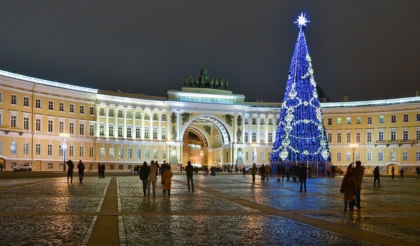 Дворцовая площадь – новогодние программы для школьных групп от 920 рублей