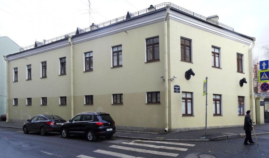 Здание для перековки лошадей – пешеходные экскурсии от 1100 рублей