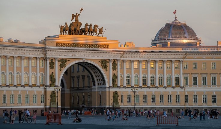 Дворцовая площадь – Выпускной в особняке Глуховского (9 класс) – Экскурсии и программы для детей от 9300 руб.