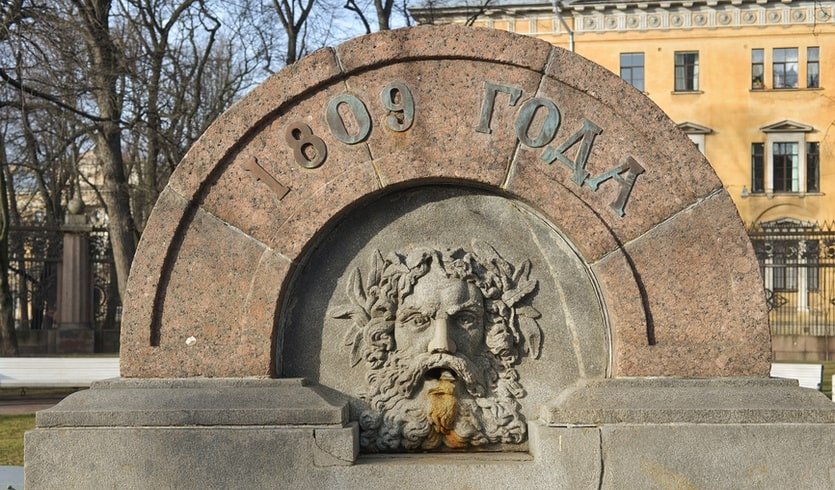 Казанский сквер в Санкт Петербурге