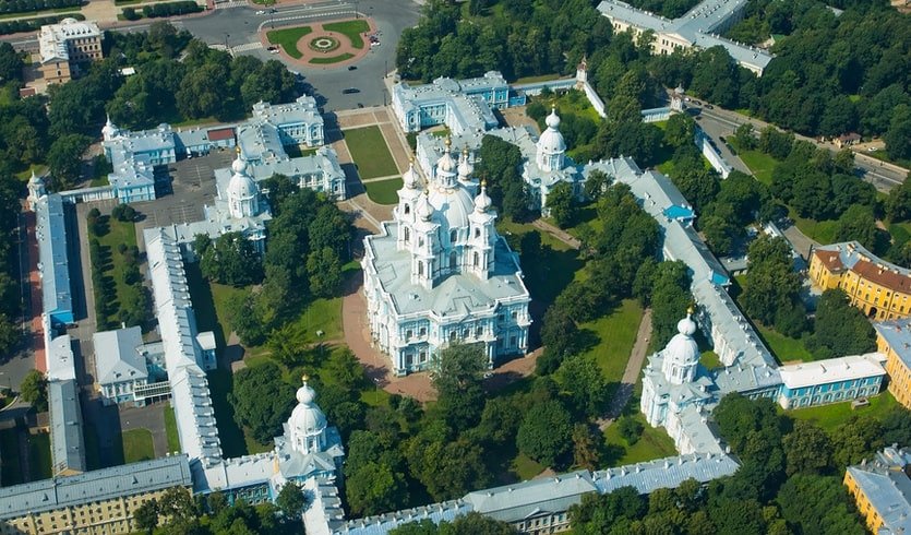 Смольный - эра милосердия – интерьерные экскурсии для заказных групп от 1220 рублей