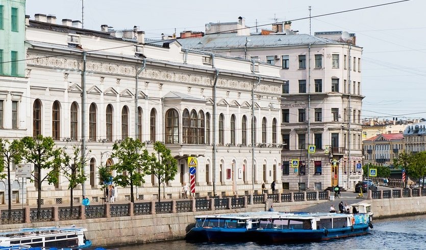 Дворец Нарышкиных-Шуваловых – пешеходные экскурсии от 1100 рублей