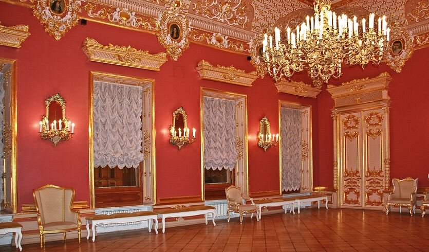 Наискосок от Русского музея (Театр Музыкальной комедии) — Дворцы и особняки