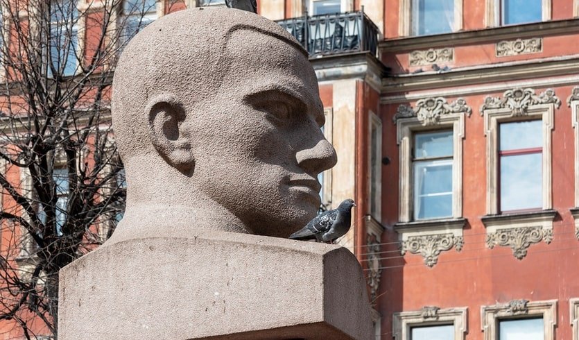 Памятник В. В. Маяковскому – экскурсии и программы для детей от 240 рублей Памятник В. В. Маяковскому – экскурсии и программы для детей от 240 рублей