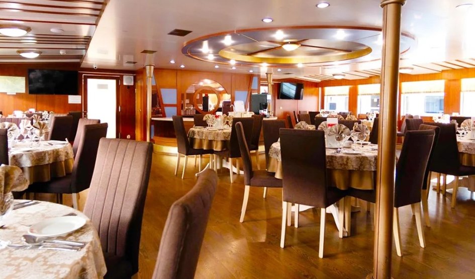 Ресторан-бар «Нева» Ресторан-бар «Нева»