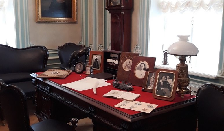 Ораниенбаум (Большой Меншиковский дворец): для школьников — экскурсии и программы для детей от 1160 рублей