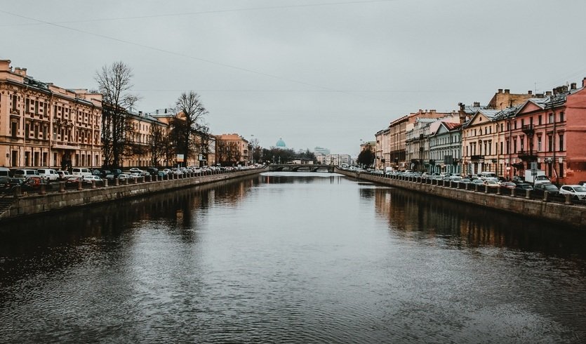 Обзорная экскурсия с Петровской Акваторией — фото № 4 — Photo by pure julia on Unsplash Обзорная экскурсия с Петровской Акваторией — автобусная экскурсия