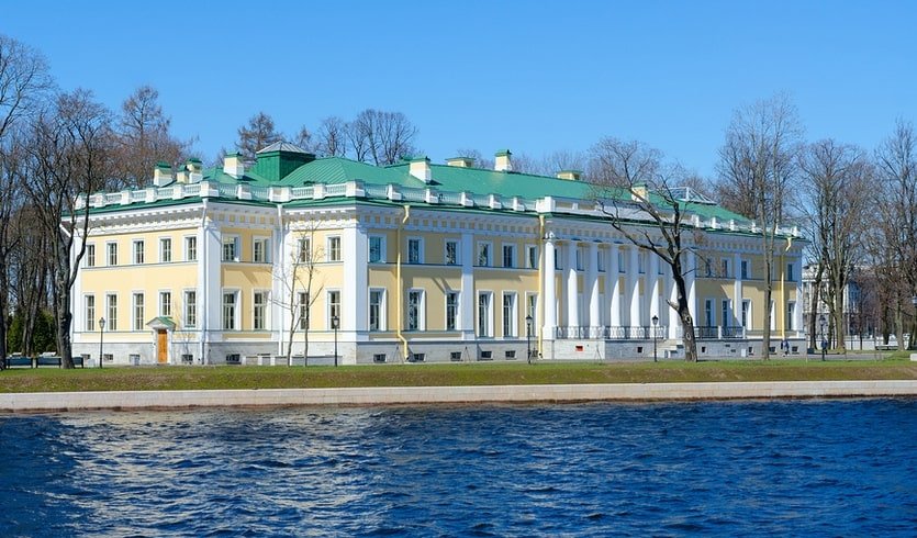 Забытая императорская резиденция. Вокруг Каменноостровского дворца и храма Иоанна Крестителя – фото №4 – Фотобанк Лори/ Ольга Коцюба  Забытая императорская резиденция. Вокруг Каменноостровского дворца и храма Иоанна Крестителя – Пешеходные экскурсии от 600 рублей