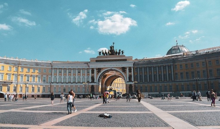 Адмиралтейская перспектива – фото №1 – Photo by Karina Kegy on Unsplash Адмиралтейская перспектива – Пешеходные экскурсии