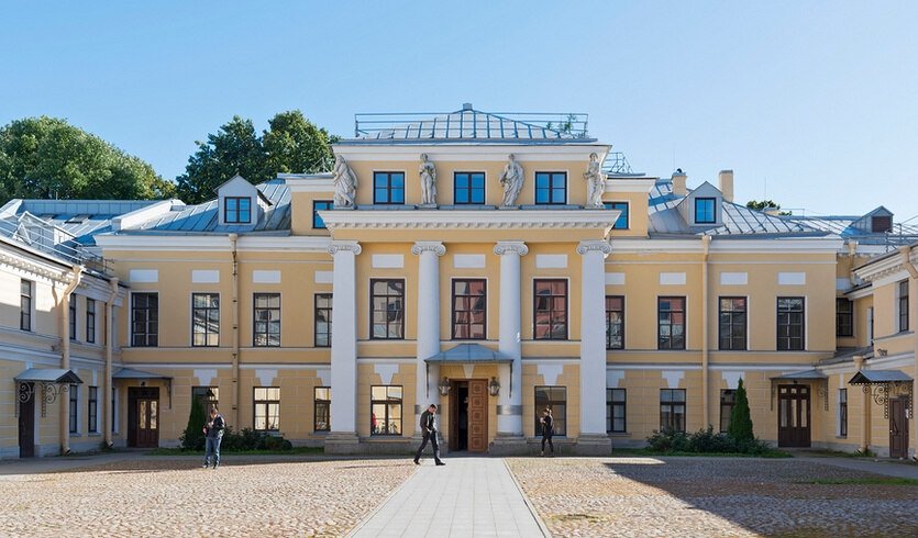 Особняк Бобринских (для заказных групп) — Дворцы и особняки