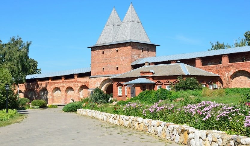 Стены и башни древнего Зарайского кремля – туры по Центральной России от 13600 рублей