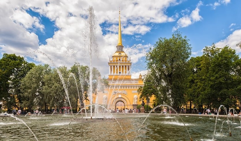 Здание Адмиралтейства и фонтан в саду – сборные экскурсии для школьников в Санкт-Петербурге от 590 рублей