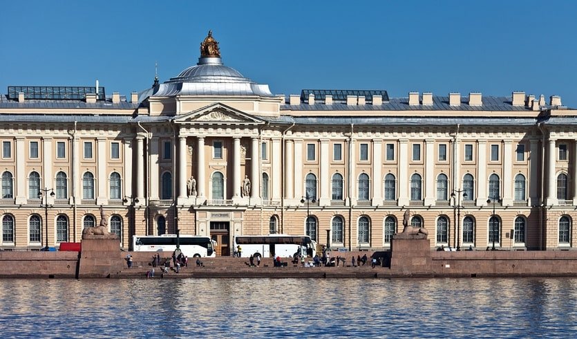 Здание Академии художеств – интерьерные экскурсии от 1350 рублей