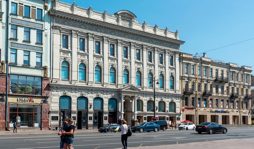 Пассаж санкт петербург тюльпаны. Пассаж на Невском проспекте. Александровский Пассаж в Санкт-Петербурге. Пассаж СПБ галерея.