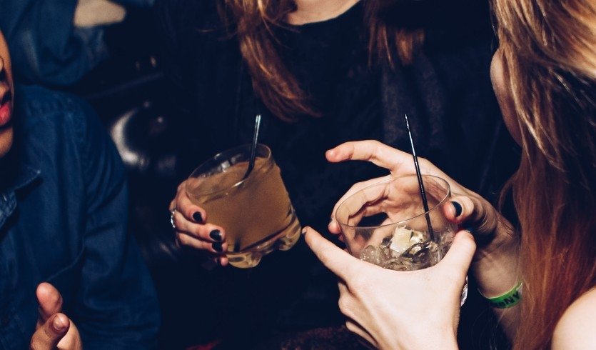 Новогодняя вечеринка в гавайском стиле – фото №6 – Photo by Michael Discenza on Unsplash   Новогодняя вечеринка в гавайском стиле – новогодние корпоративы от 4100 рублей