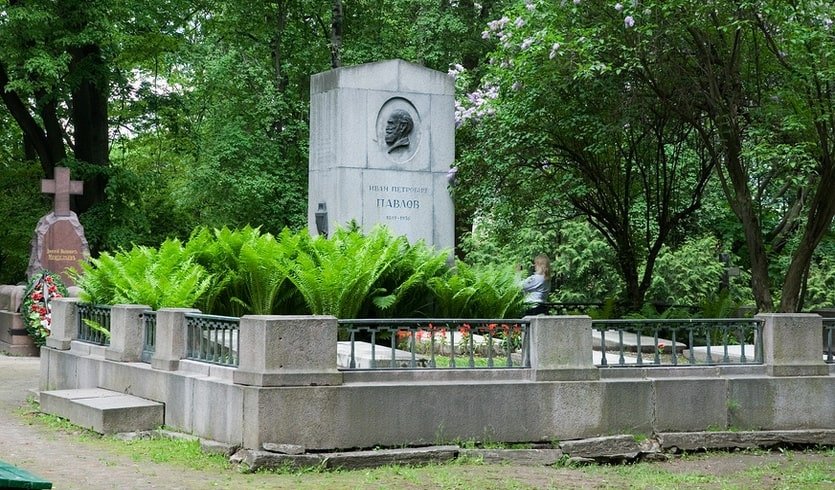 Некрополь Литераторские мостки – Пешеходные экскурсии от 600 рублей