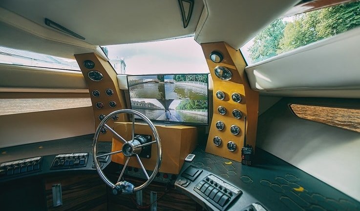 Пост управления – аренда катера в СПб от 6000 рублей