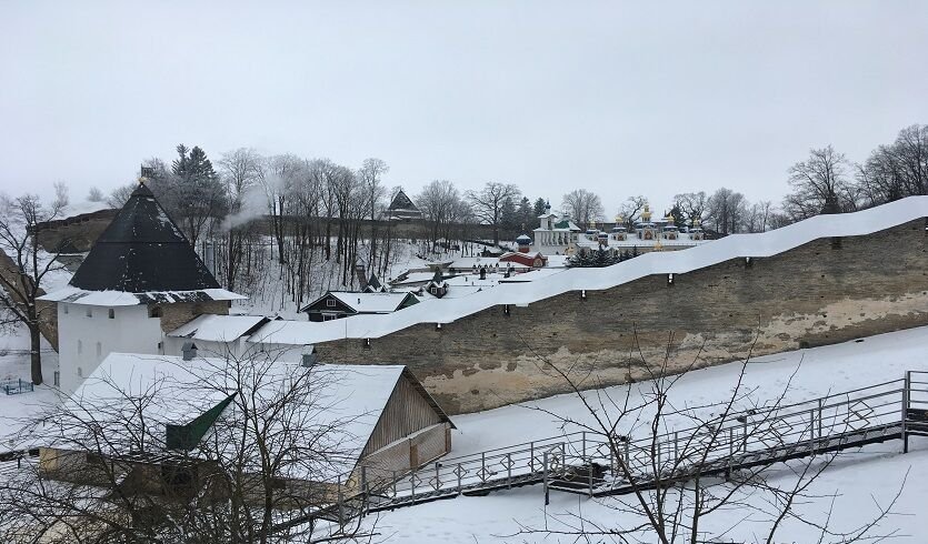 Крепость монастыря в Пскове - Туры по России от 18950 рублей