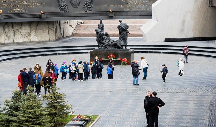 Монумент защитникам – сборные экскурсии для школьников в Санкт-Петербурге