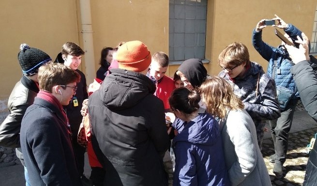 Дети получают задание – квесты для школьников от 550 рублей