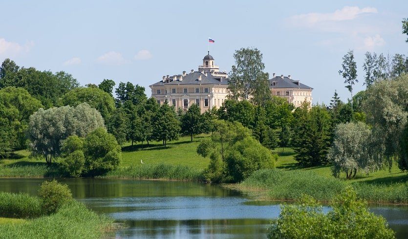 Константиновский дворец и Карпиев пруд. Работа Жана-Батиста Леблона – интерьерные экскурсии от 2450 рублей