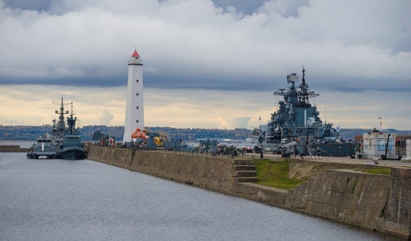 Морская прогулка по маякам Кронштадта – обзорные экскурсии