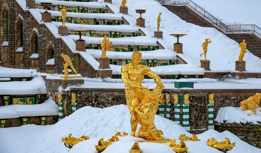 Вид на фонтан «Самсон» – сборные туры в Санкт-Петербург от 7500 рублей
