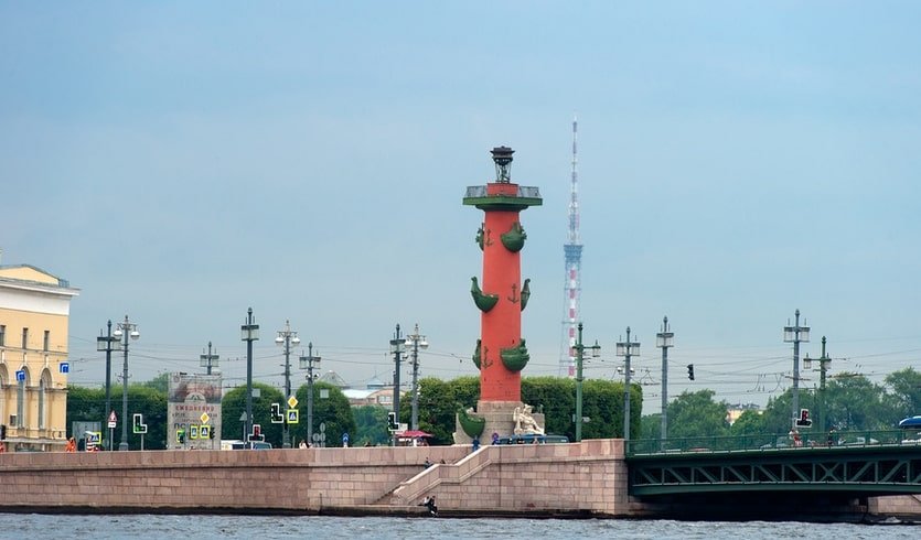 Ростральная колонна – пешеходные экскурсии от 800 рублей