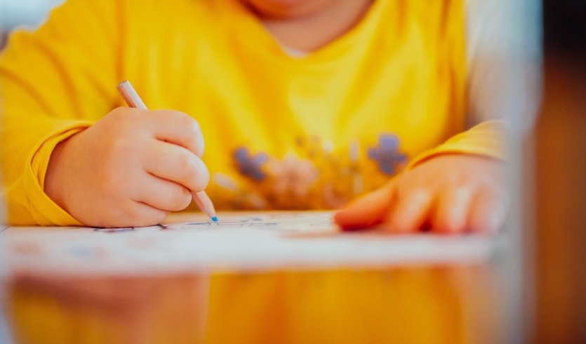 Ребенок рисует карандашом – сборные экскурсии для школьников в Санкт-Петербурге Ребенок рисует карандашом – сборные экскурсии для школьников в Санкт-Петербурге