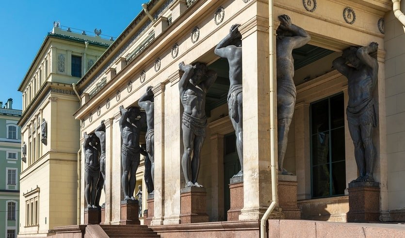 Музы Миллионной улицы – фото №2 – Фотобанк Лори/ Александр Щепин Музы Миллионной улицы – Пешеходные экскурсии