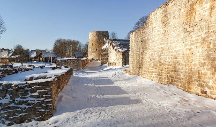 Изборская крепость – туры и экскурсии в Псков от 4490 рублей