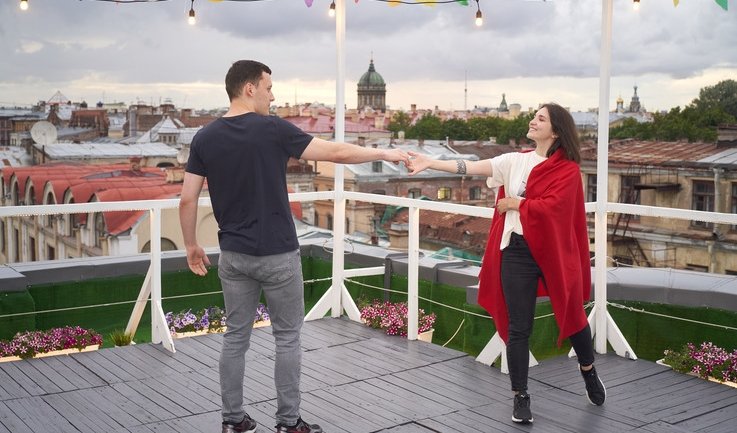 Пара танцует – по крышам Петербурга от 3500 рублей