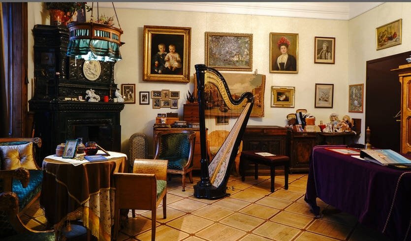 История «Мадонны Бенуа» и семьи Сапожниковых в музее Л.Н.Бенуа  — Фото № 1 — Прогулки  История «Мадонны Бенуа» и семьи Сапожниковых в музее Л.Н.Бенуа  — Музеи