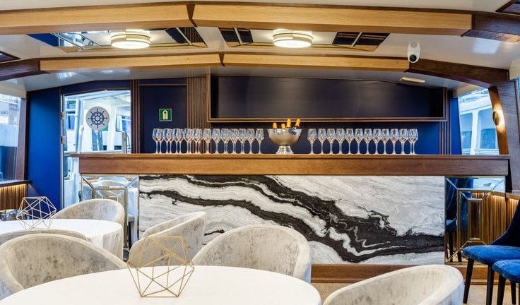 Барная стойка – аренда теплохода в СПб от 18000 рублей