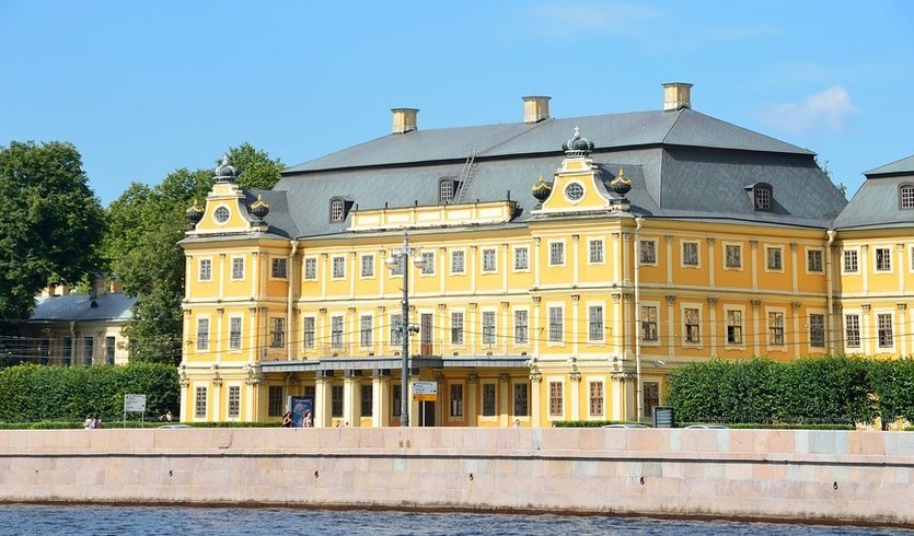 Дворец князя А. Д. Меншикова – сборные туры в Санкт-Петербург от 15200 рублей