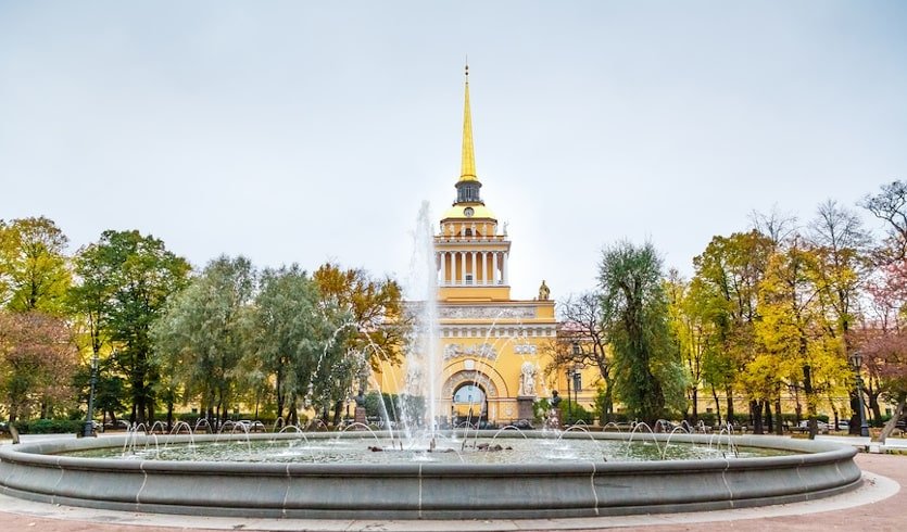 Адмиралтейский сад санкт петербург адмиралтейская набережная фото