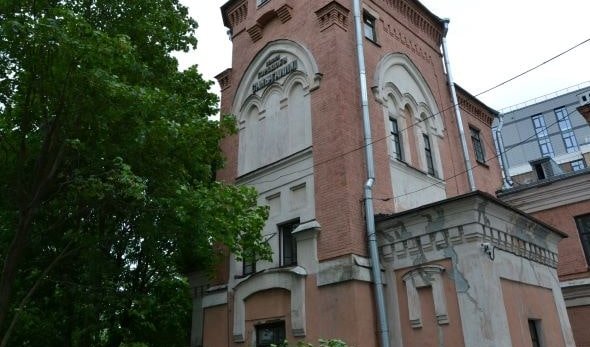 По Ждановской улице на Петровский остров – Пешеходные экскурсии от 600 рублей