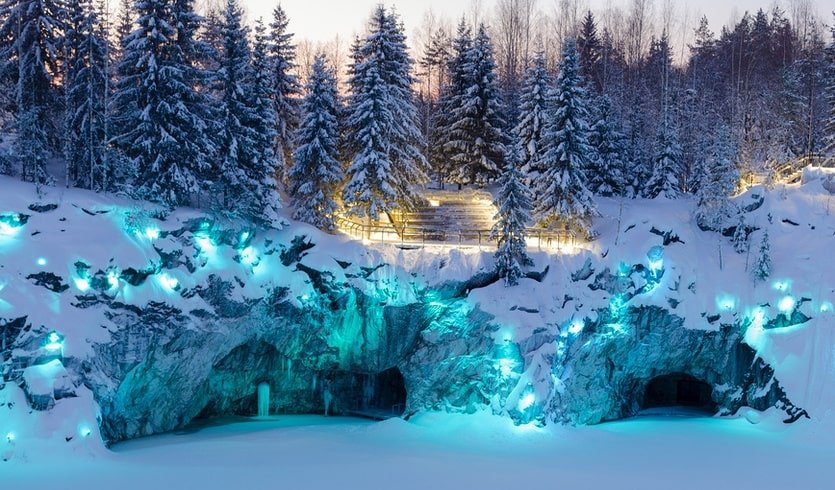 Вечерняя подсветка Мраморного каньона – туры в Карелию от 8950 рублей